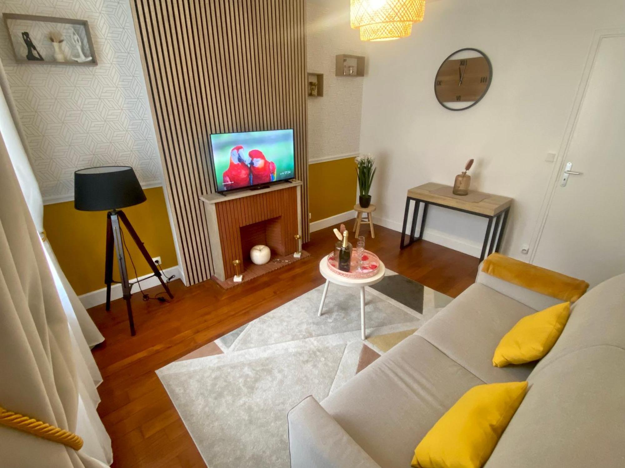 Apartamento Le Cocon De La Tour -Vip-Compiegne-Hyper Centre Exterior foto